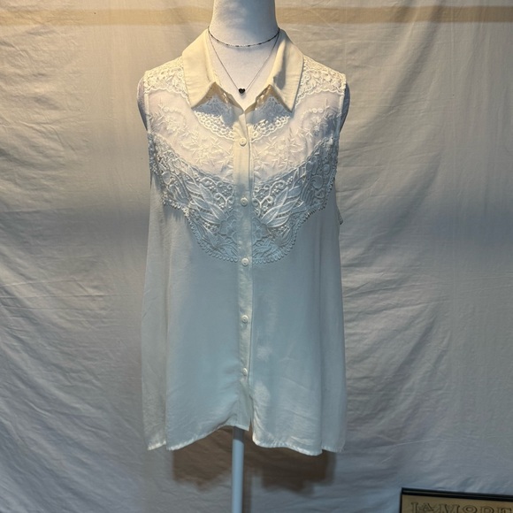 Divided Cream Lace Sleevless Button Up Sz 12 Top P-P20 Front L 20 Back L 28 - Picture 1 of 4